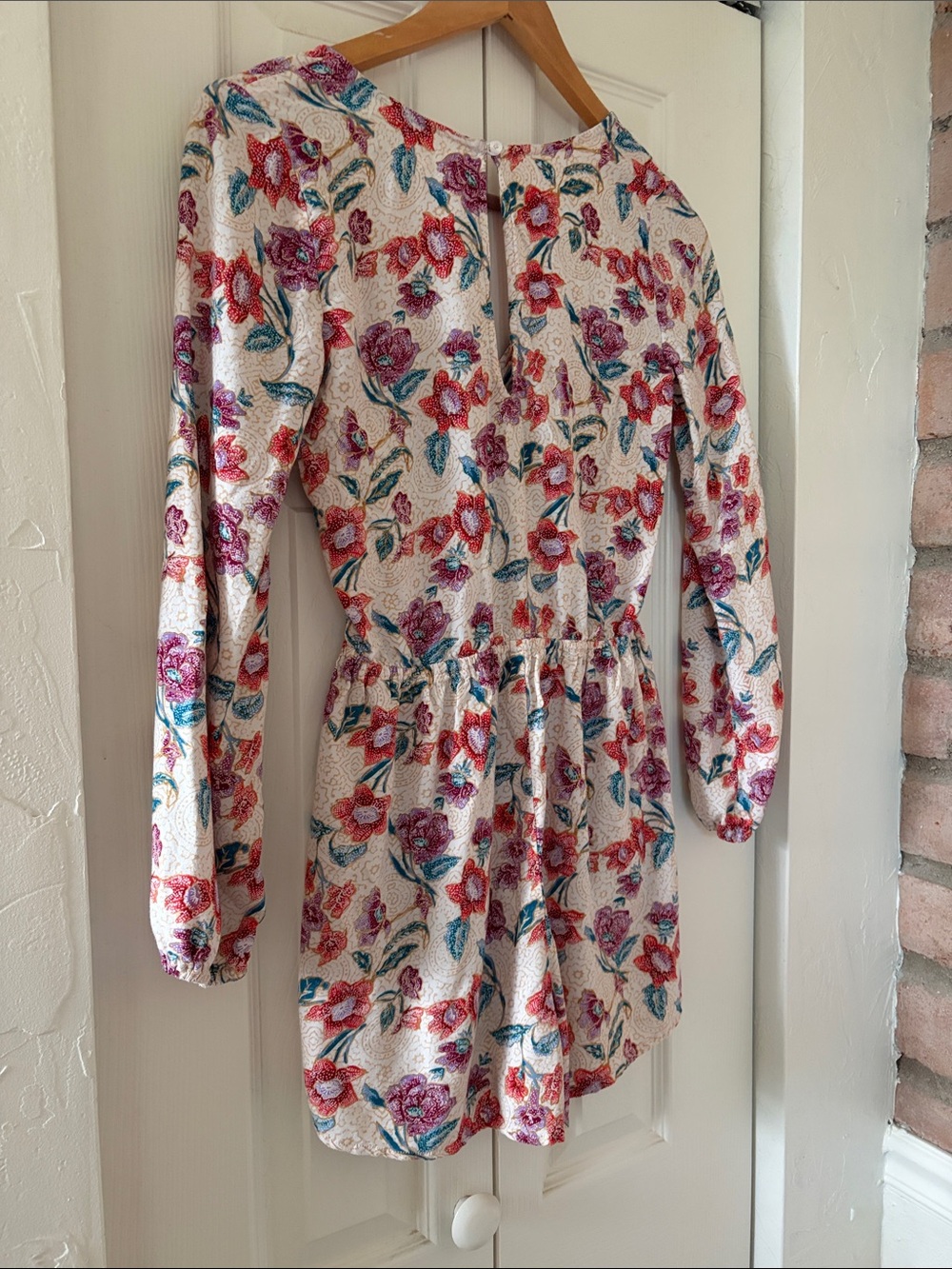 Hollister White Floral Wrap Romper with Red & Pink Blooms XS - Picture 5 of 5